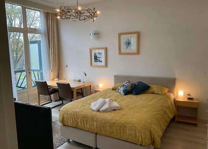 Plato By Hofstad Studio's 4* Hága