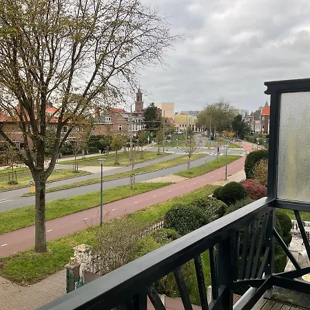 Plato By Hofstad Studio's 4*