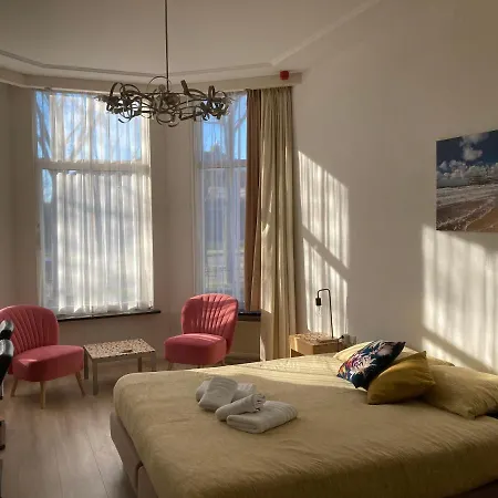 Plato By Hofstad Studio's 4*