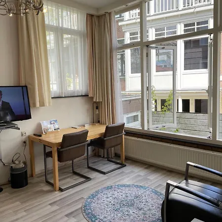 Plato By Hofstad Studio's 4* Haag