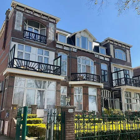 Plato By Hofstad Studio's Гаага