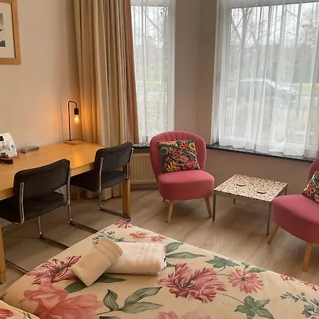 Plato By Hofstad Studio's 4* Haag