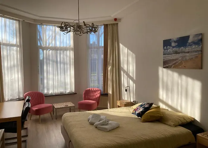 Plato By Hofstad Studio's 4*