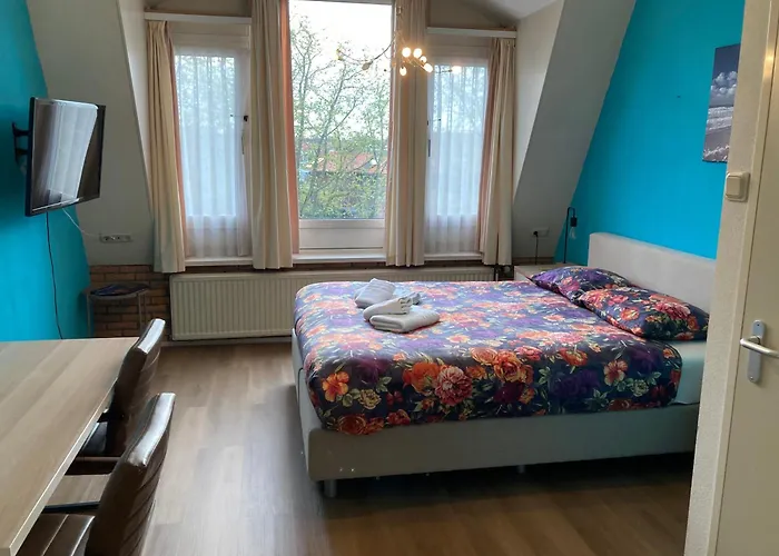 Plato By Hofstad Studio's 4*