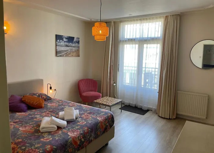 Plato By Hofstad Studio's 4*