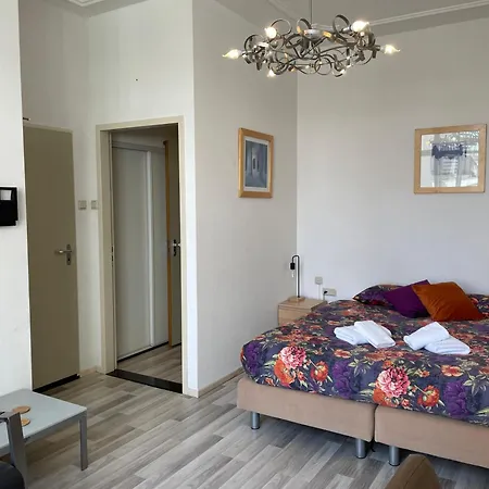 Plato By Hofstad Studio's 海牙