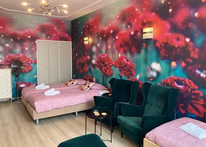 Plato By Hofstad Studio's 4*