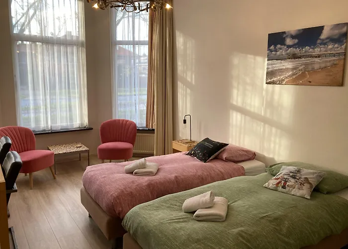 Plato By Hofstad Studio's 4*